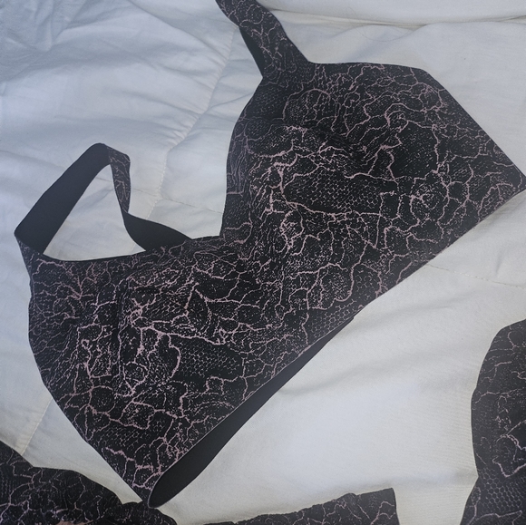 Lululemon jacket and bra size 6 size 34DD - Picture 3 of 9